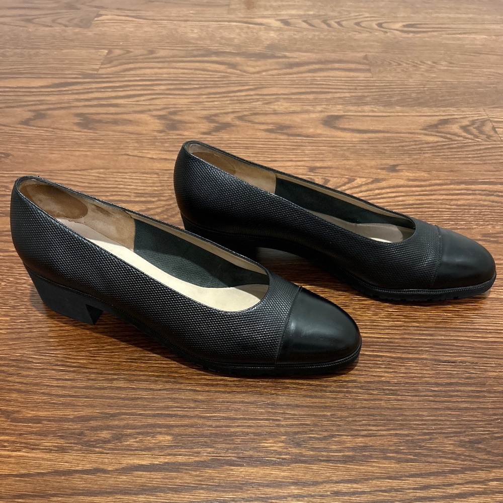 EUC Vintage Salvatore Ferragamo Black Leather Pumps (Size 8 WM)